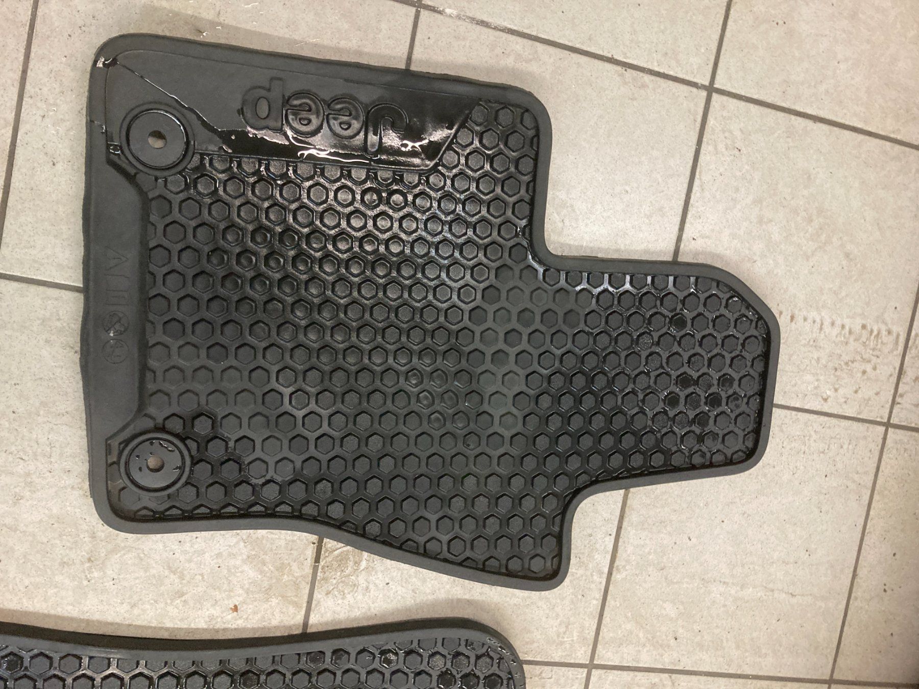 Jeep Teppiche / Matten: 4x Jeep Compass Fussmatten Gummi-Automatten – Gebraucht aus Cham von WB2223 4