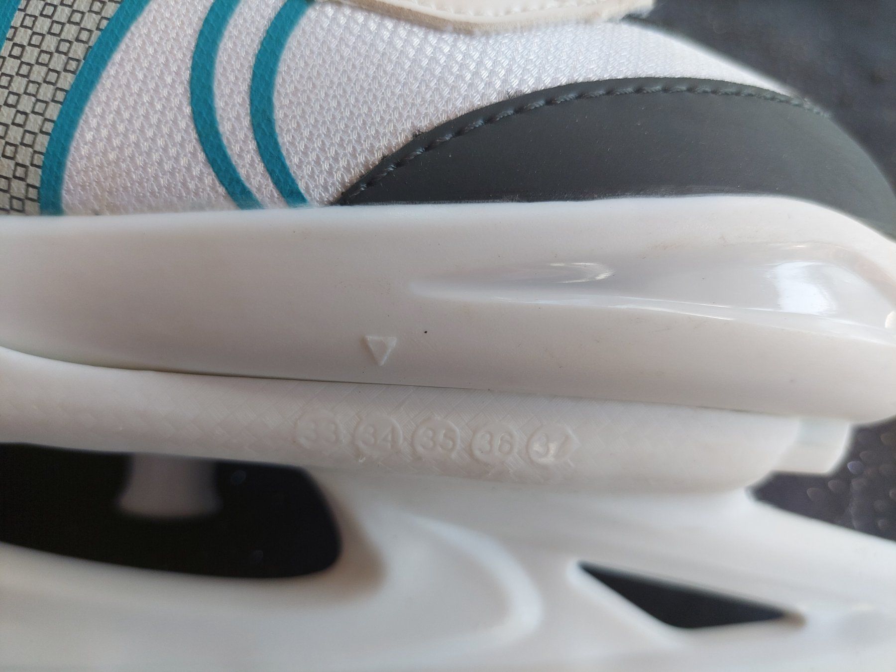 Schlittschuhe: THINSULATE KINDERSCHLITTSCHUHE GR 34 – Gebraucht aus Huttwil von  2