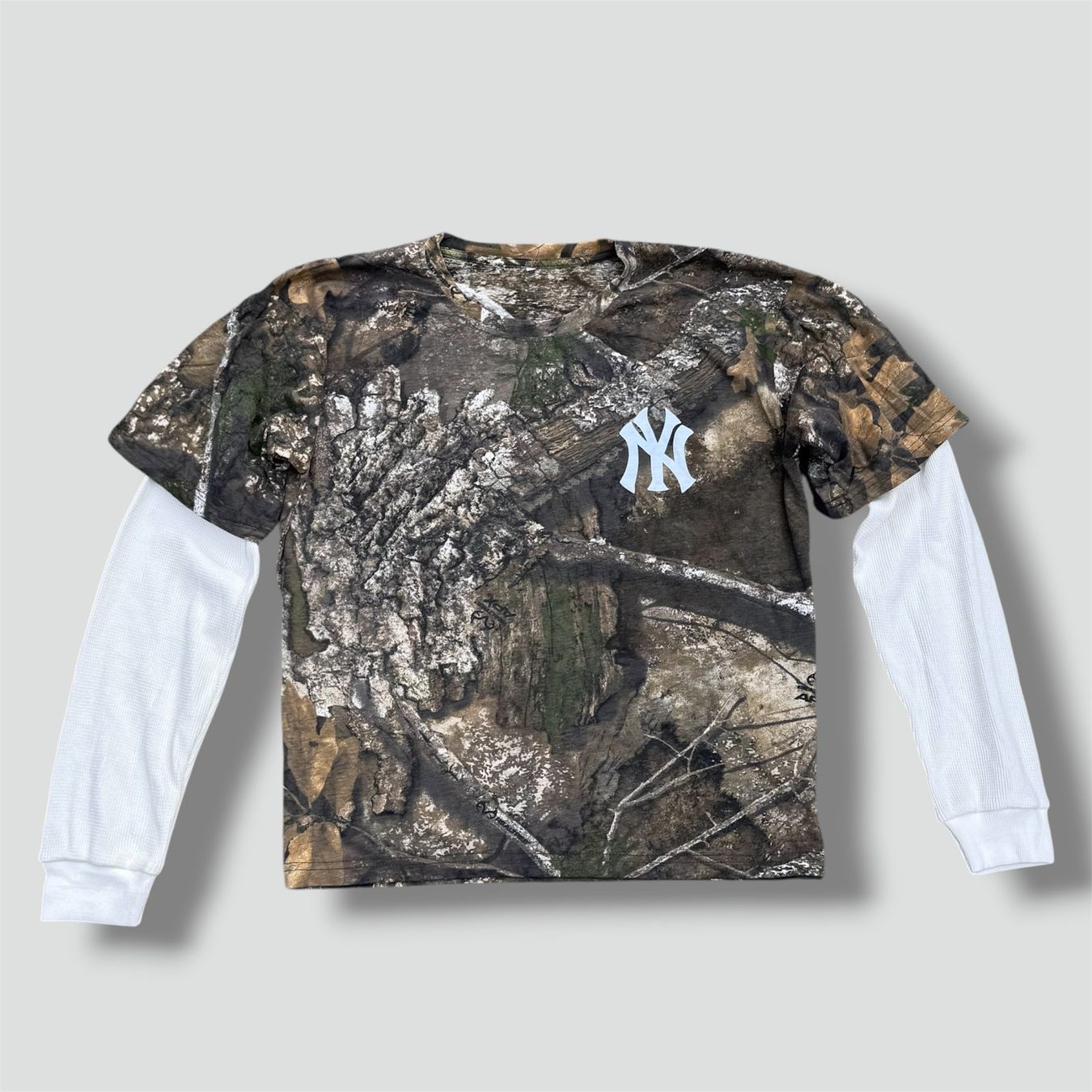 Pulls & Sweat-shirts: Yankees custom made camouflage longsleeve white – D'occasion à St. Gallen par sourced_limited