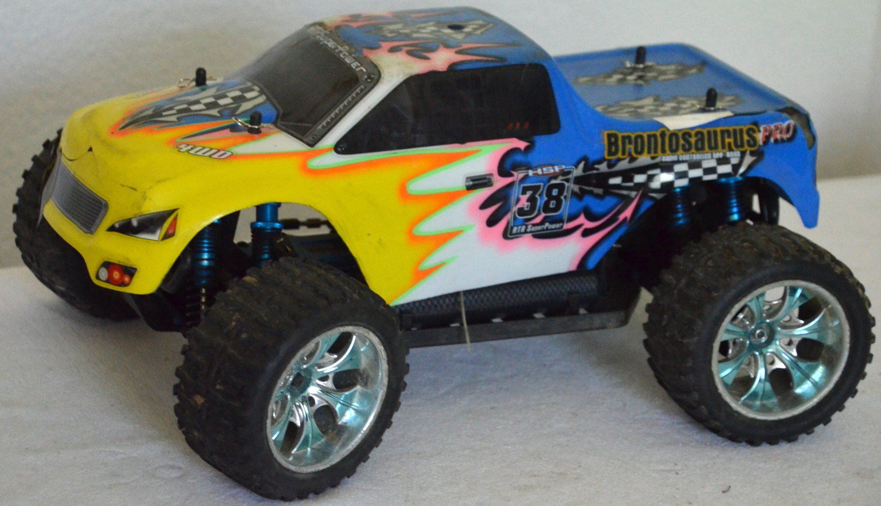 Modellismo RC: Brontosaurus Pro RC Monster Truck / voiture télécommandé – Usato da Collonges venduto da arashee 6