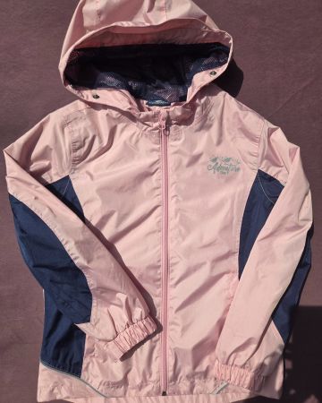 Leichte Regenjacke Rosa/Dunkelblau Gr. 122/128 mit Kapuze