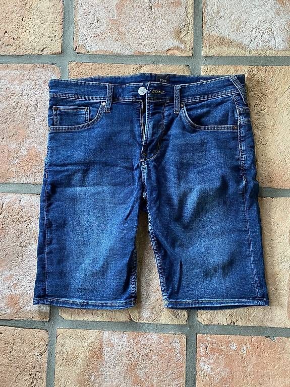 Pantaloni: Shorts Flex Grösse 33 Regular – Usato da Kilchberg ZH venduto da ogi.cengel