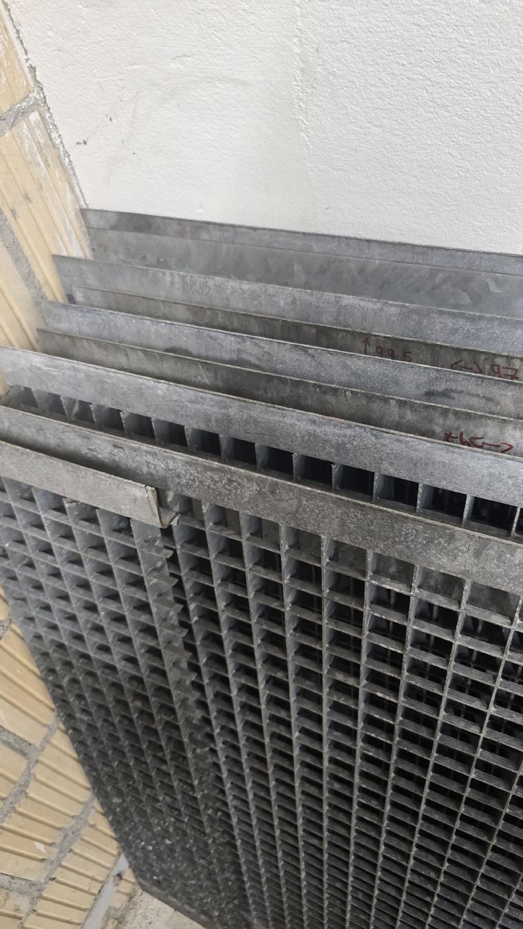 Griglie e Inferriate: Gitter Schwerlastregal 99,5x97 – Usato da Goldau venduto da KB358