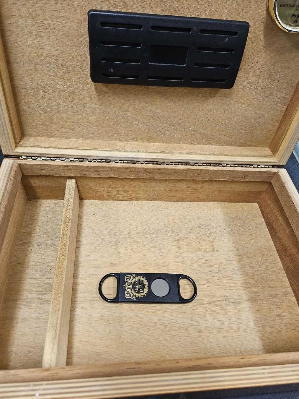 Humidor per sigari: Zigarren Humidor mit Hygrometer und Zigarrenschneider – Usato da St. Gallen venduto da Cocos_Ricardo 5