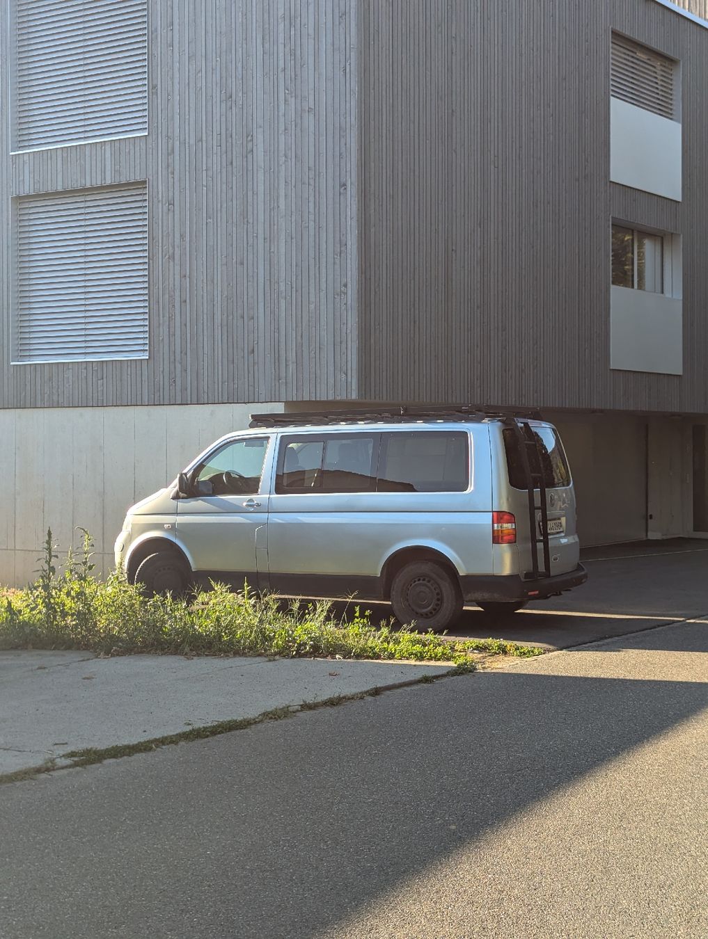 VW Véhicules de camping: VW T5 Campervan – D'occasion à Erlinsbach par Deeeve