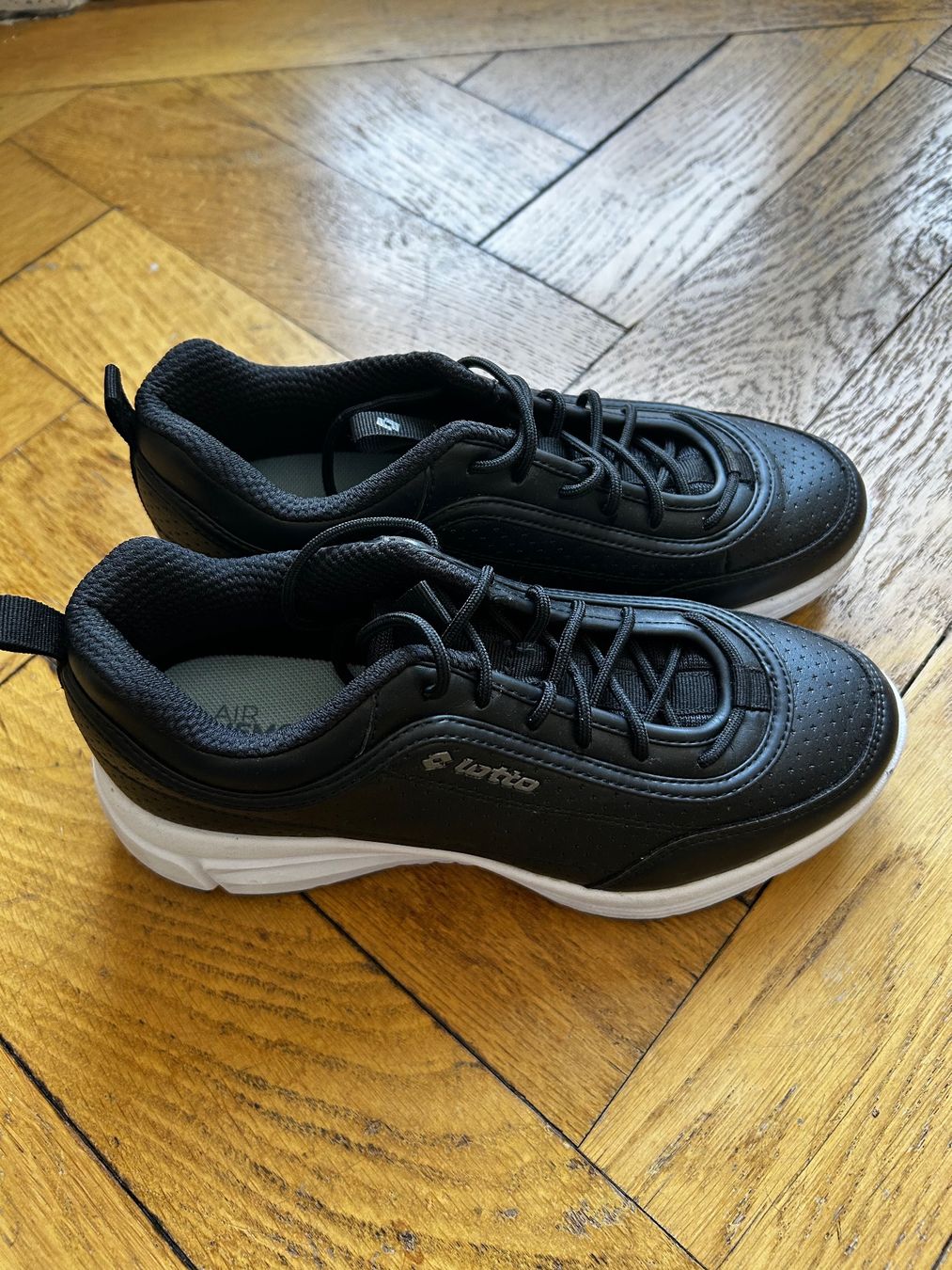 Scarpe da donna: Lotto Sneaker, neuwertig, Gr. 38,5 – Usato da Bern venduto da mts_2hcy 1