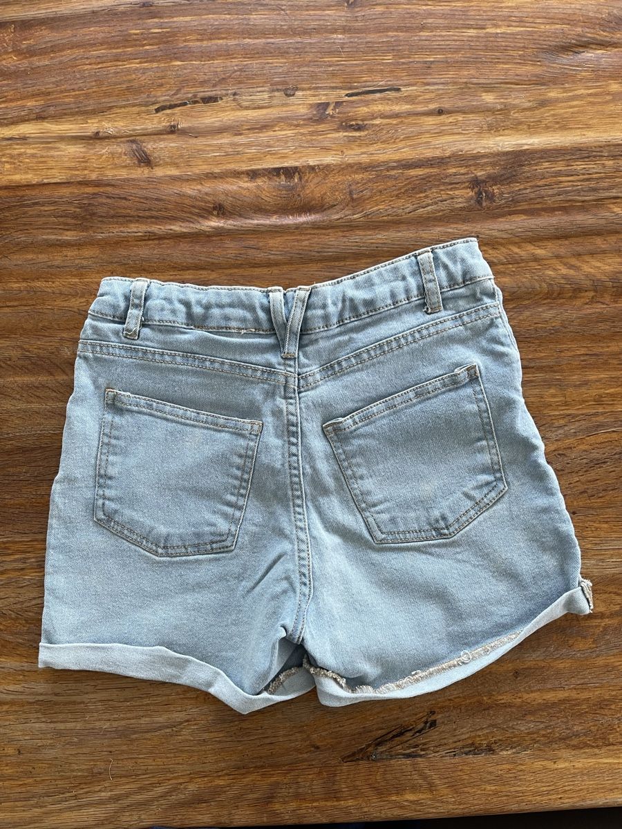 Pantaloni: schöne Shorts Gr. 164 – Usato da Buchrain venduto da Sunny026 1