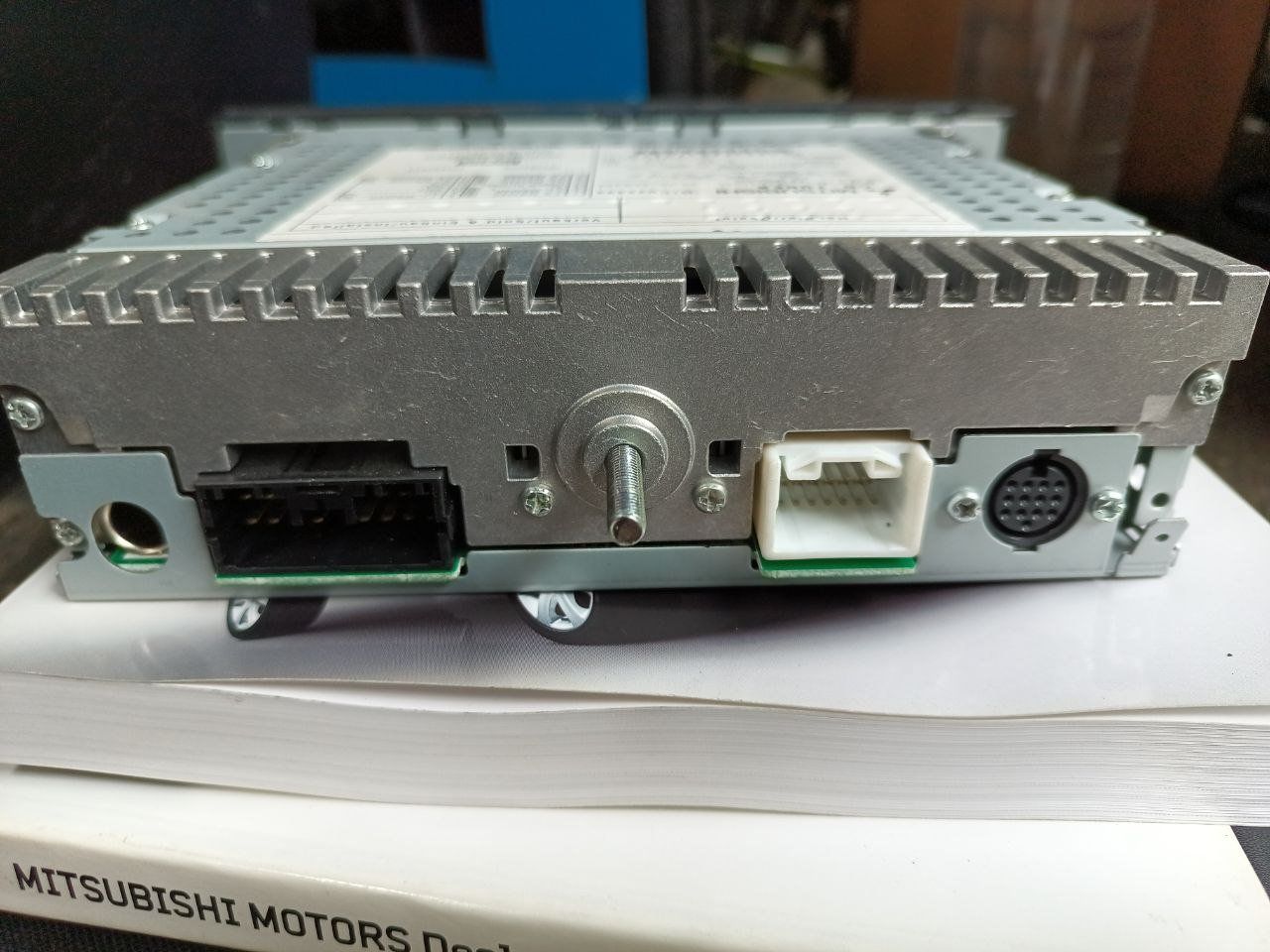 Mitsubishi Radios: Mitsubishi CD TUNER – D'occasion à Gudo par dispo3 1
