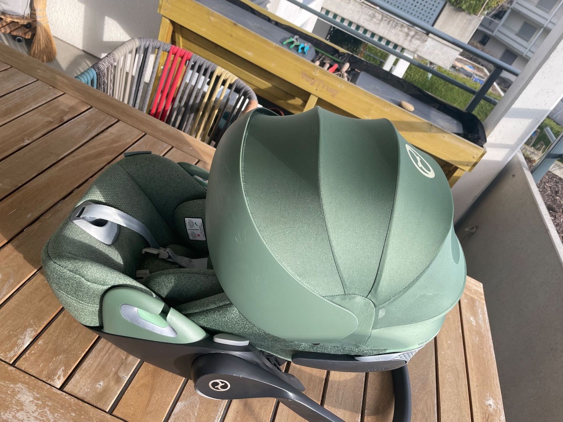 Cybex Seggiolini per auto: Babyschale Cybex Cloud T / Farbe leaf green – Usato da Rotkreuz venduto da Rajah 2
