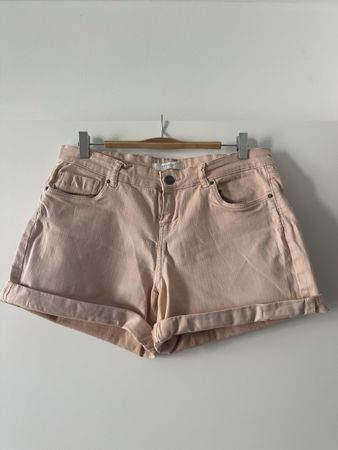 Short rose pâle