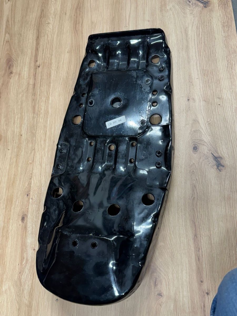 Honda Tutti i ricambio per moto: Siège Honda cb750 k2 /k7 – Nuovo (secondo la descrizione) da Grand-lancy venduto da RustytoRestore 4
