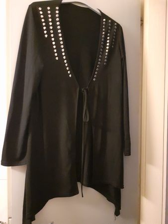 Damen Leichte Jacke  schwarz mit Nieten vorne offen lang 44
