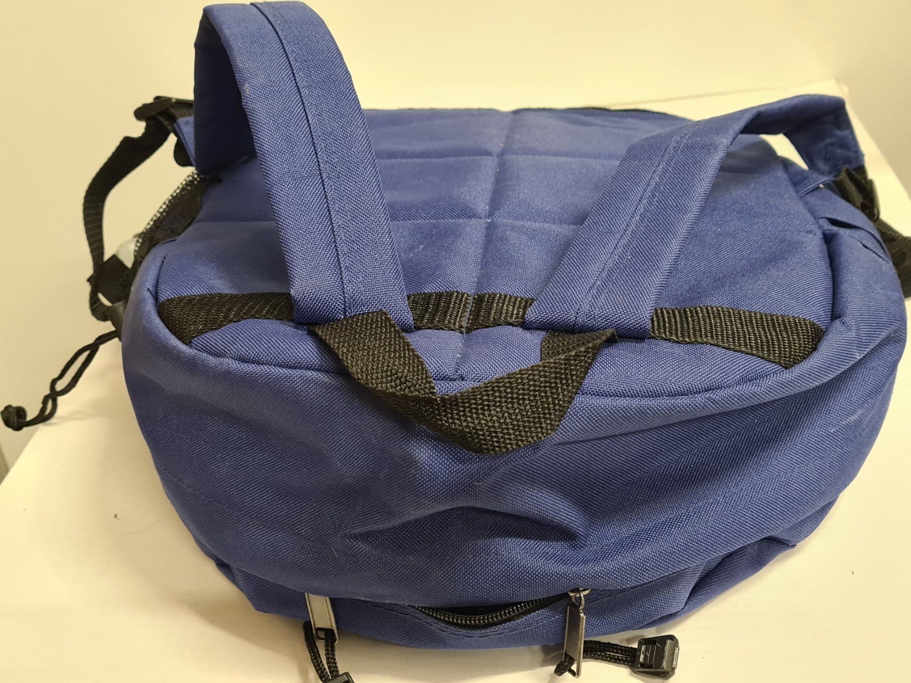 Rucksäcke: Schlichter Nylon Rucksack, 36x32 cm – Gebraucht aus Amriswil von used2use 1