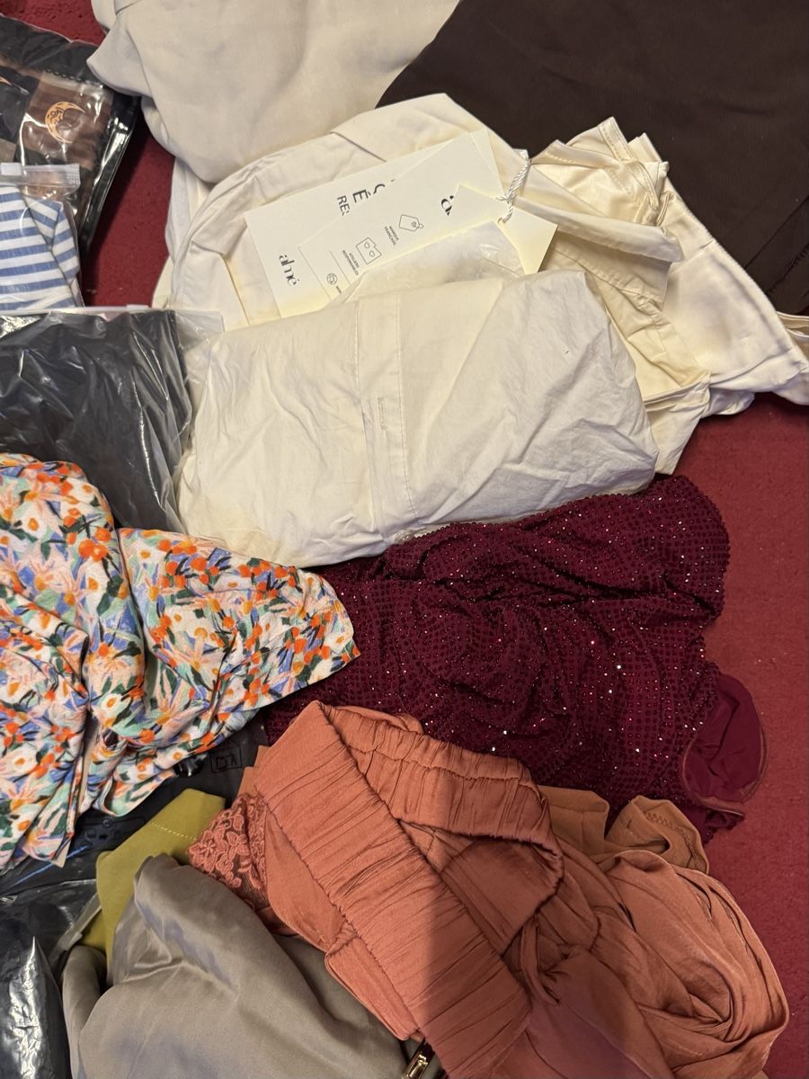 Kleiderpakete: Lot neu Kleider 41 stk.  – Neu (gemäss Beschreibung) aus Schlieren von Freundlich02 6