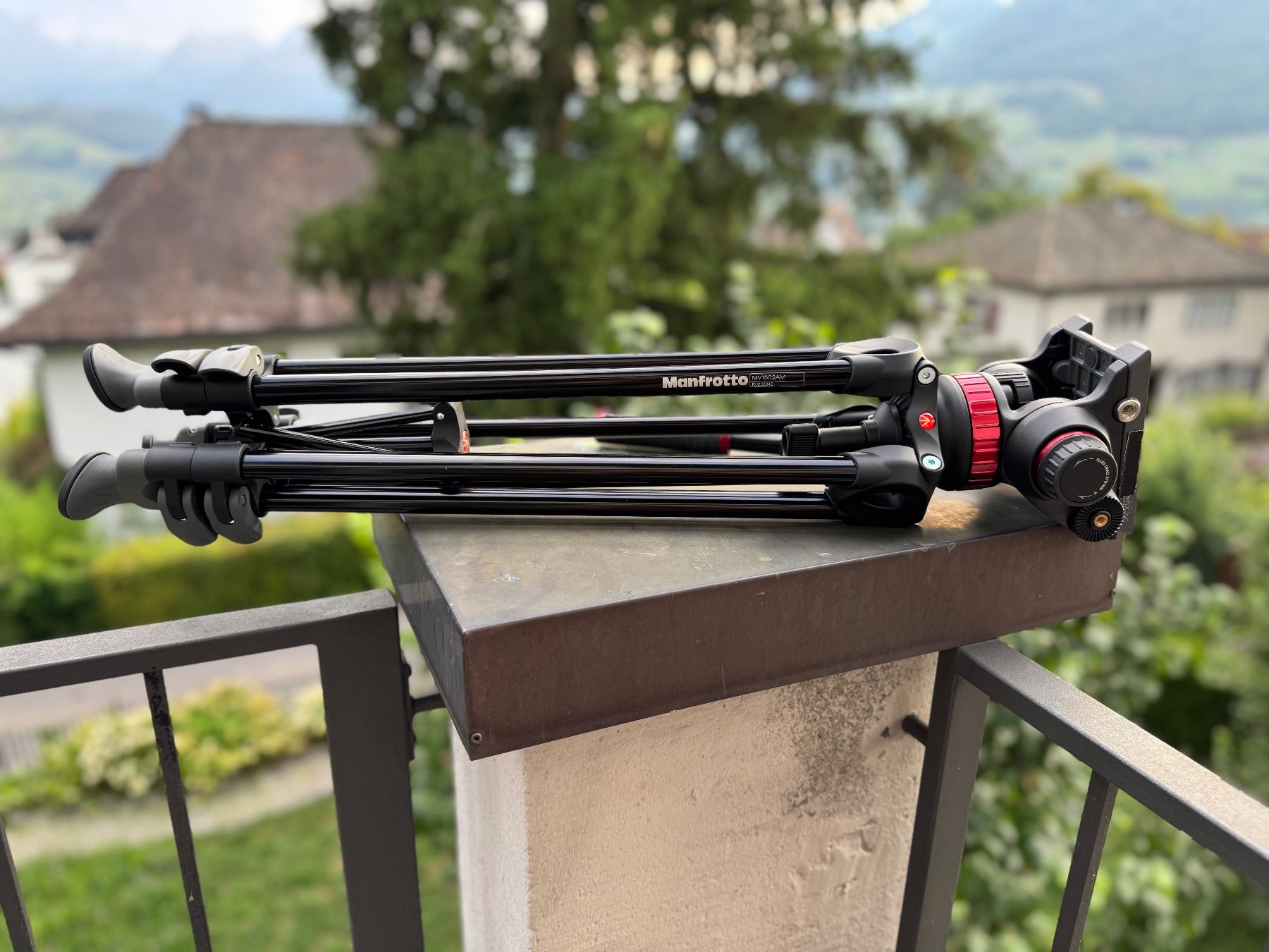 Manfrotto Stative & Stativköpfe: Manfrotto MVK502AM-1 + 502 Fluidkop – Gebraucht aus Schwyz von dgxspark