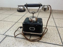 Telefon alt, schwarz, mit Schnur und Hörer