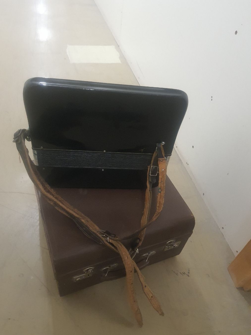 Strumenti musicali: accordéon Farfisa chromatique avec coffre  – Usato da Pont-de-la-Morge venduto da Mirabelle0 5