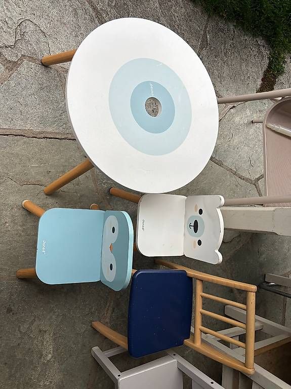 Set di tavolo e panche: Kindertisch mit 4 Stühlen – Usato da Zürich venduto da nackerl 4