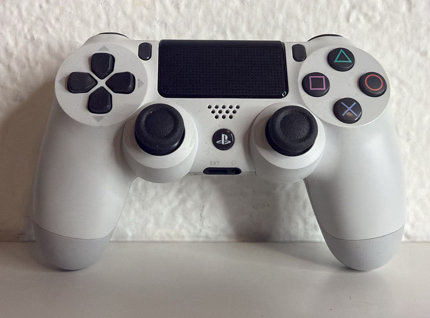 Manettes: Playstation 4 Dualshock 4 Controller Weiss guter Zustand – D'occasion à Ehrendingen par lax21