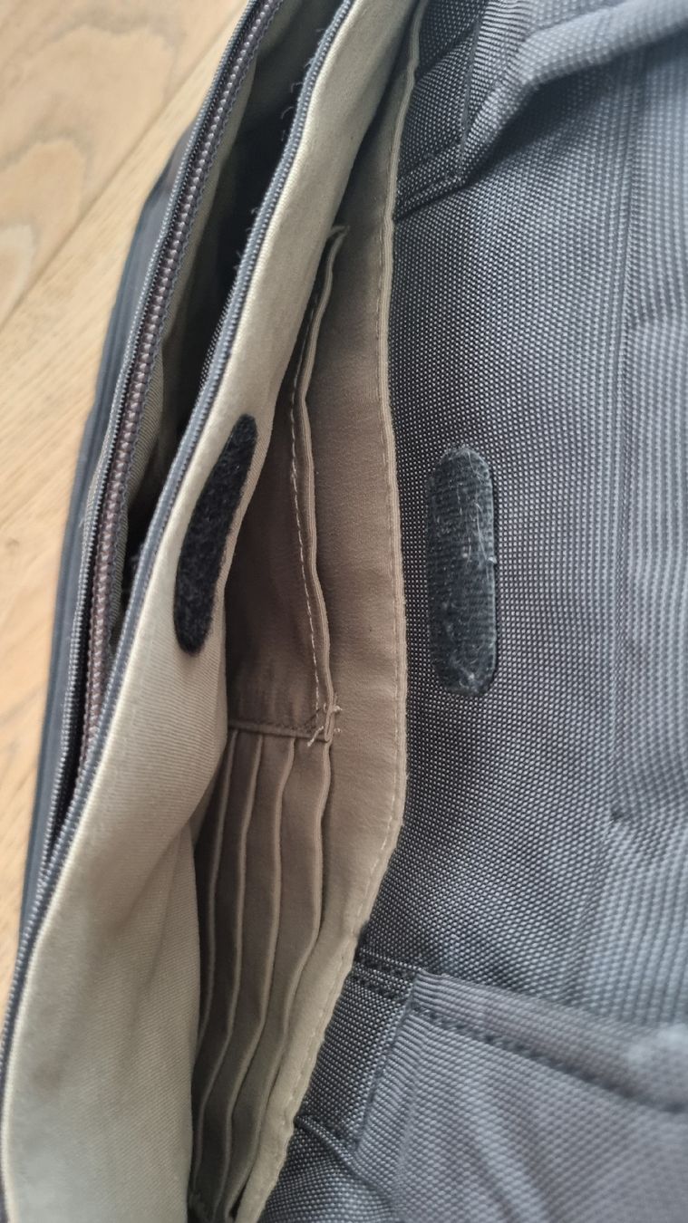 Valigie & Borse: Tucano WorkOut Laptoptasche Anti-Slip System – Usato da Oberarth venduto da ArinaV 7