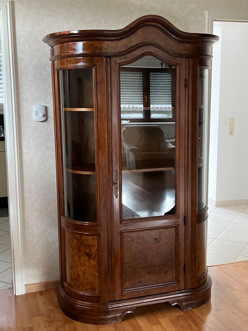 Vetrine: Barock Vitrine Schrank Nussbaum Biedermeier Stilmöbel – Usato da Gemünden venduto da GEUENWALD 9