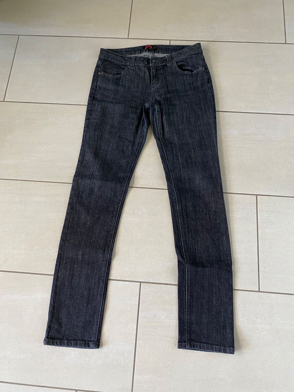 H&M Jeans: Damenjeans NEU von H und M – Nuovo (secondo la descrizione) da Affoltern am Albis venduto da may_9gdz