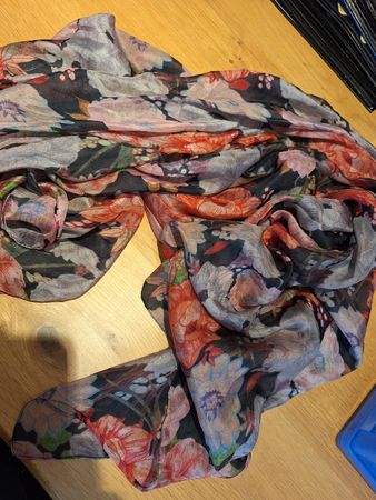 Damen Schal mit Blumenmuster bunt leicht guter Zustand
