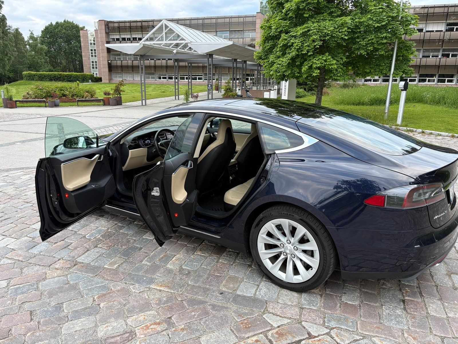 Tesla Automobili: Tesla Model S, Supercharge gratuite, Batterie récente, RCD!! – Usato da Arzier-Le Muids venduto da Charbax 2