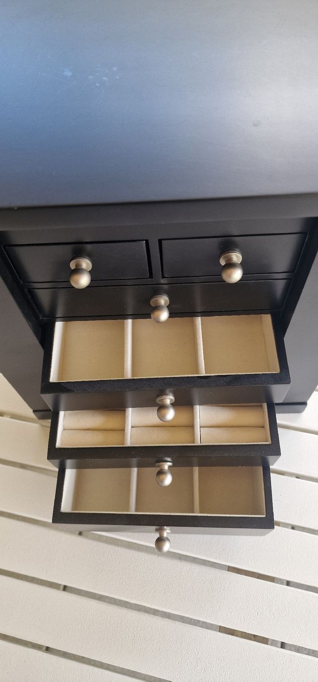 Altro in Decorazioni & Accessori: Schmuckkasten/Schmuckschrank schwarz – Usato da Wenslingen venduto da Slinky 2