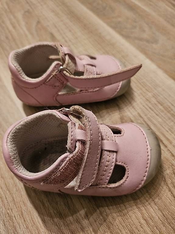 Scarpe per ragazzi: Kinderschuhe, Grösse 19-20 – Usato da Rüti ZH venduto da MartinaWolf 1