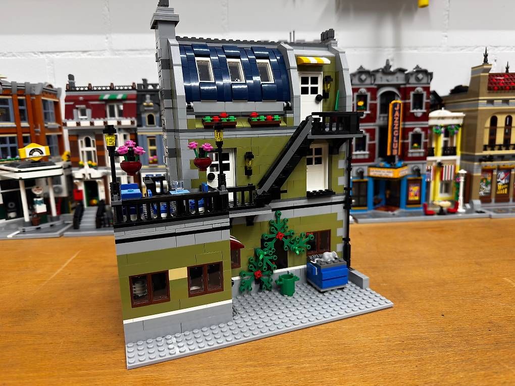 Lego Kit di costruzioni: Lego Creator Expert 10243 Parisian Restaurant – Usato da Weiach venduto da Stevo_Levo 1