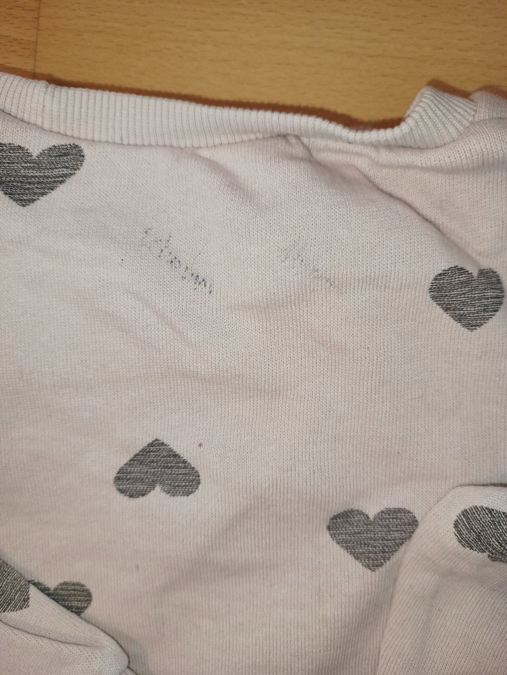 Maglioni & Felpe: Lieblings-Sweatshirt mit Herzen. – Usato da Basel venduto da ann_frw2 4