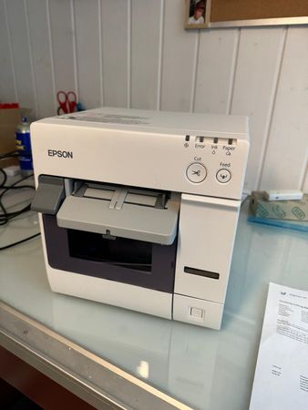 Etikettendrucker der Marke Epson