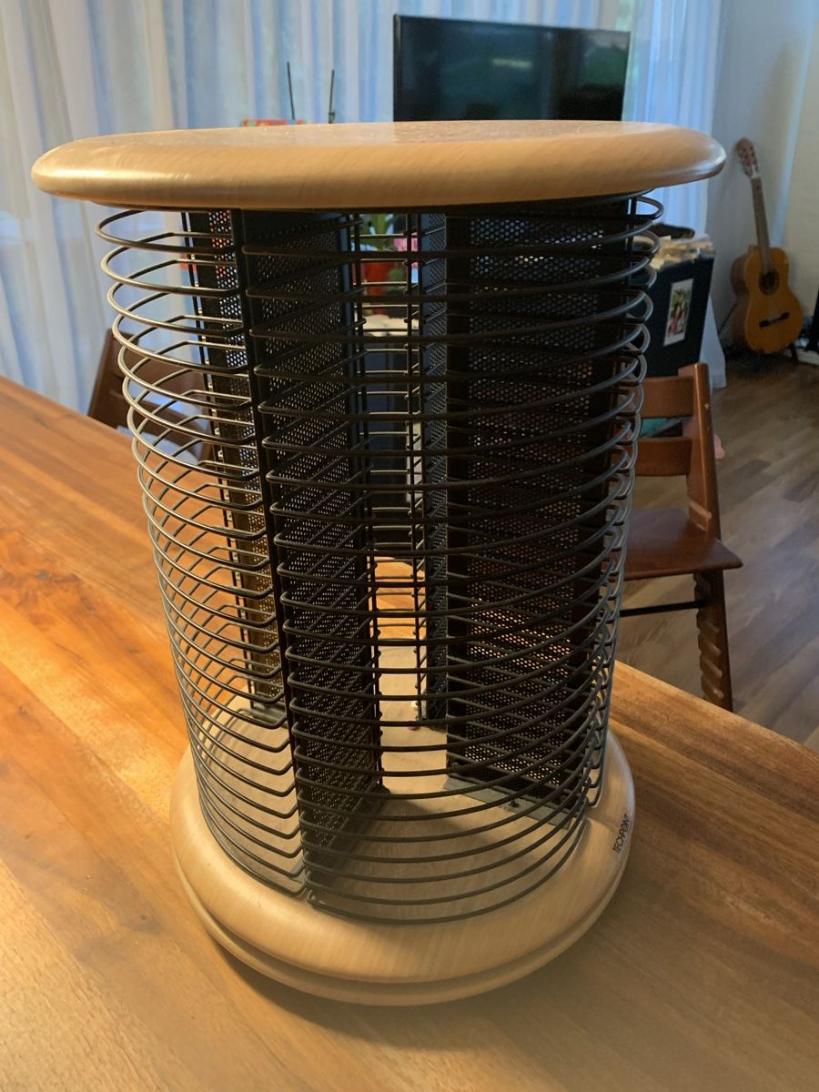 Racks & Ständer: Schöner CD Ständer, Höhe 40cm – Gebraucht aus Ostermundigen von des_t9vv