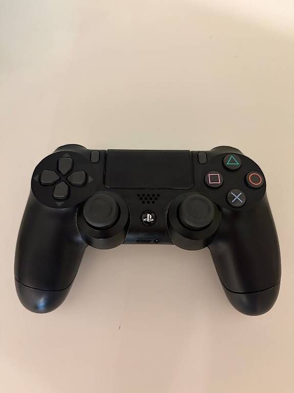 Sony Controller: Sony DualShock 4 Wireless Controller PS4 Schwarz – Usato da Gümligen venduto da NicolasScheidegger