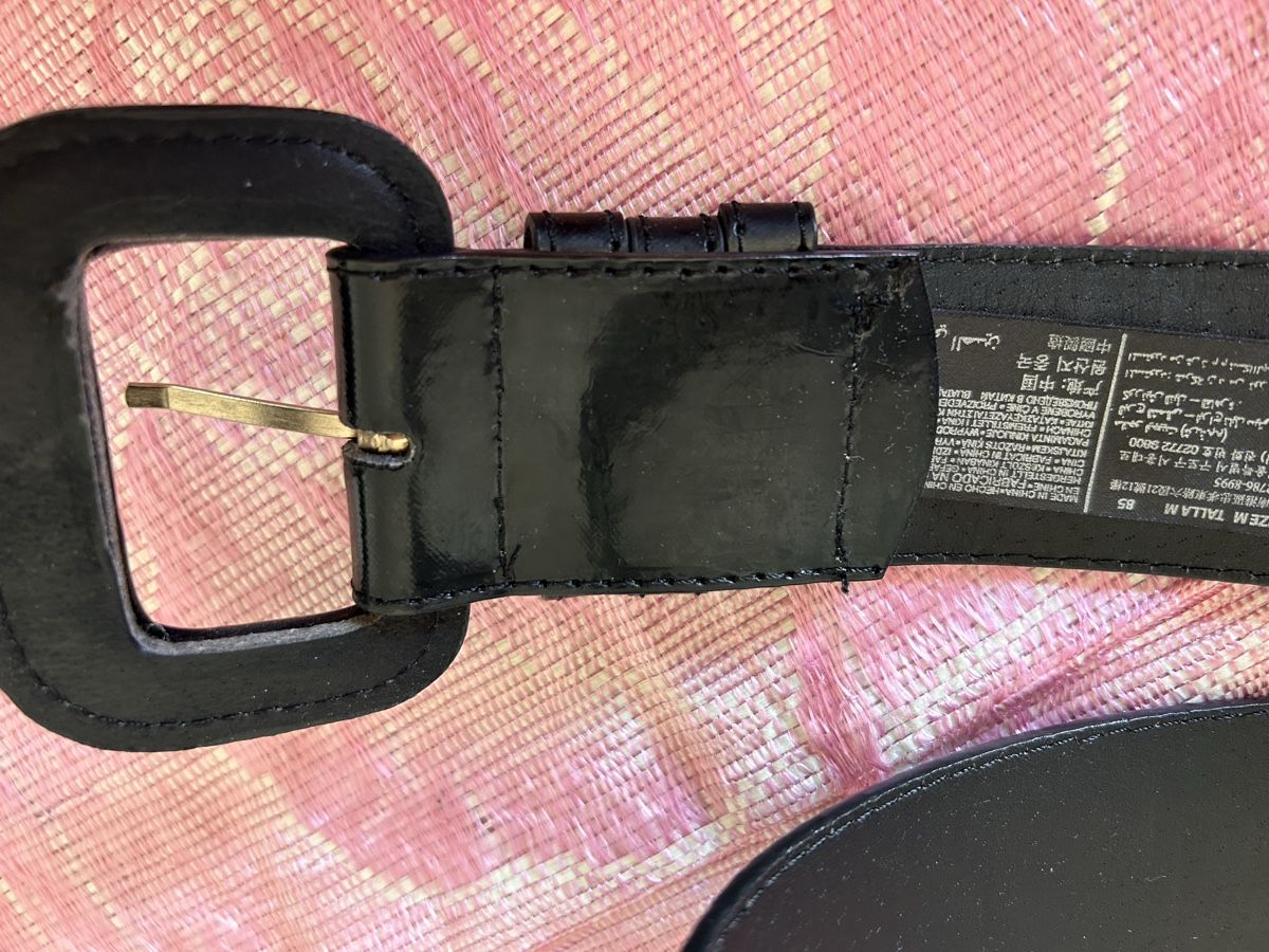 Gürtel: Stylish Black Leather Belt with Statement Buckle - Size M – Gebraucht aus Genève von Noemie.wrmsi 4
