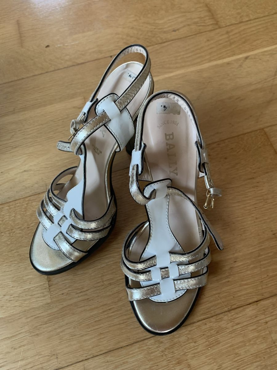 Bally Scarpe da donna: Bally Sandalen Leder Weiss Gold Gr 38  – Nuovo (secondo la descrizione) da Sempach venduto da katzaana3