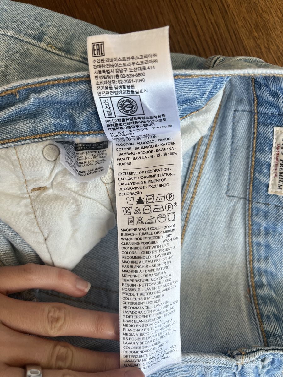 Levi's Jeans: Levi's Mid Thigh Denim Shorts - Size W32 – Nuovo (secondo la descrizione) da Aarau venduto da ladyinretro 2