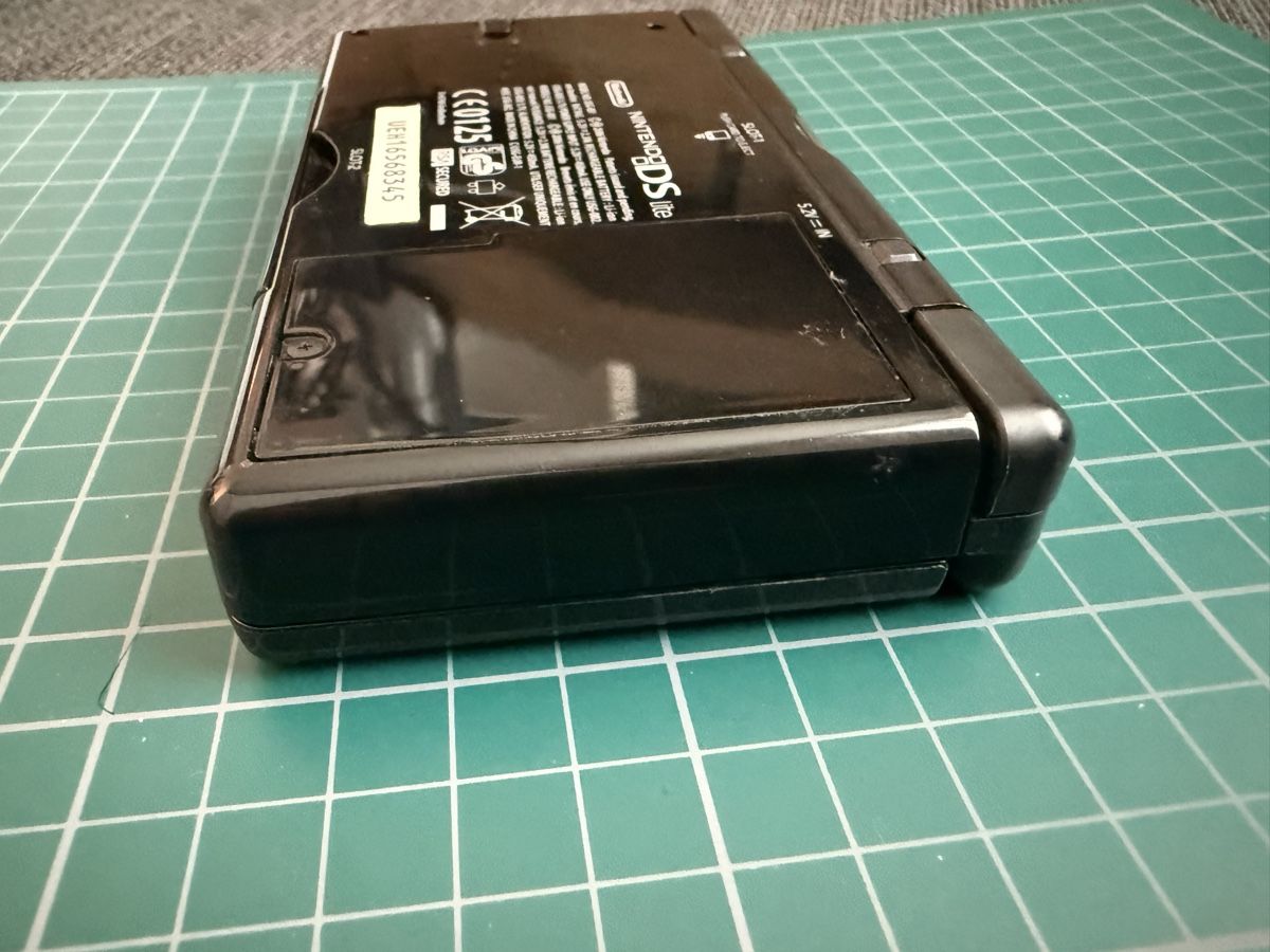Nintendo Console: Nintendo DS Lite Schwarz mit 2 Spielen – Usato da Dottikon venduto da bend 7