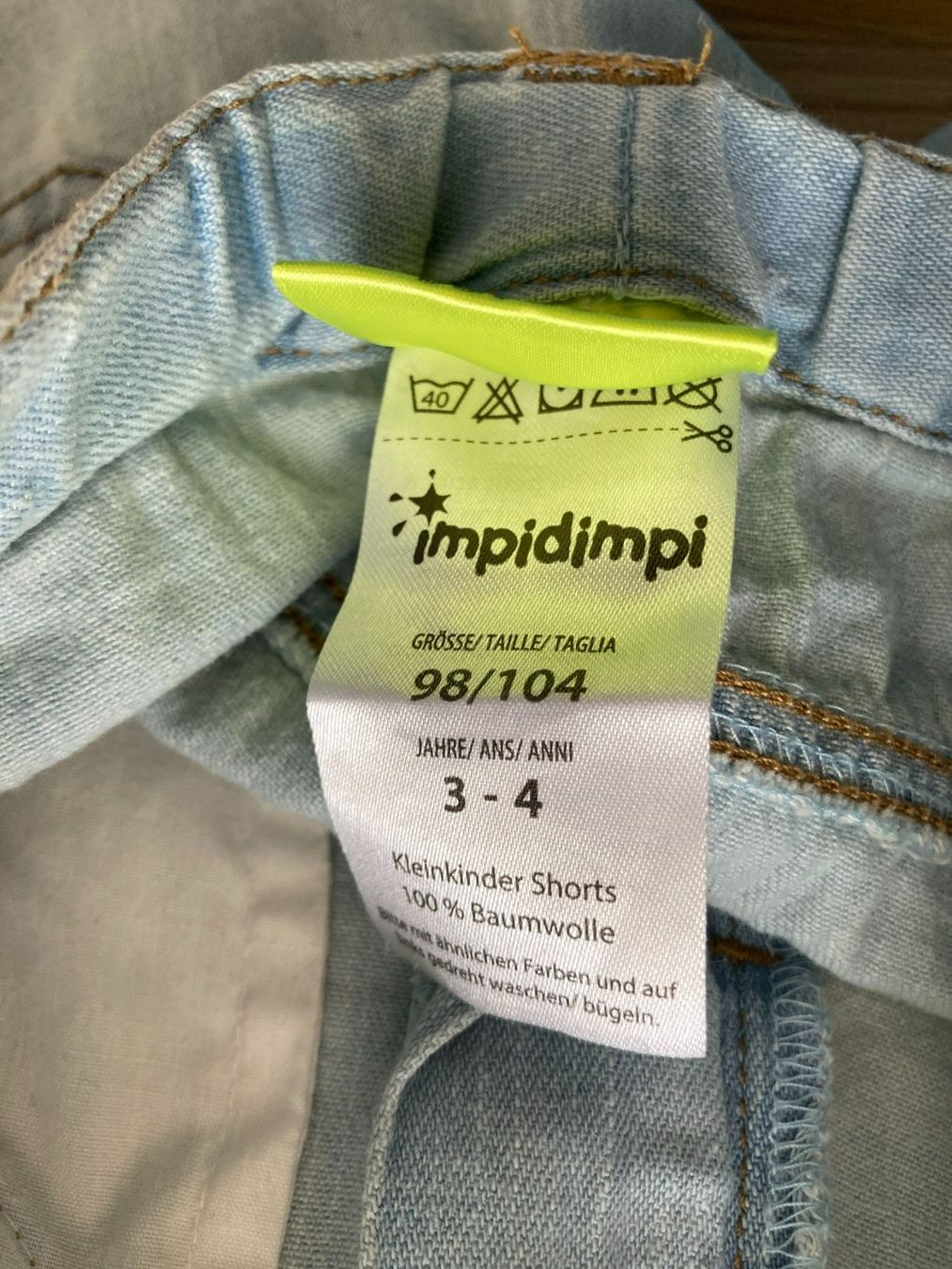 Pantaloni: Shorts mit Fransen – Usato da Muttenz venduto da Juvenile33 4