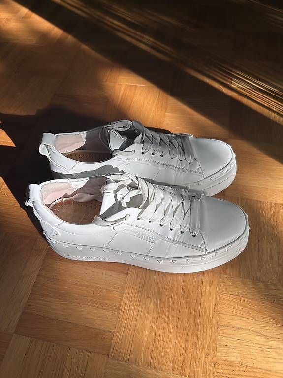 Chaussures femmes: Sneaker – D'occasion à Grafstal par noa_gcm6