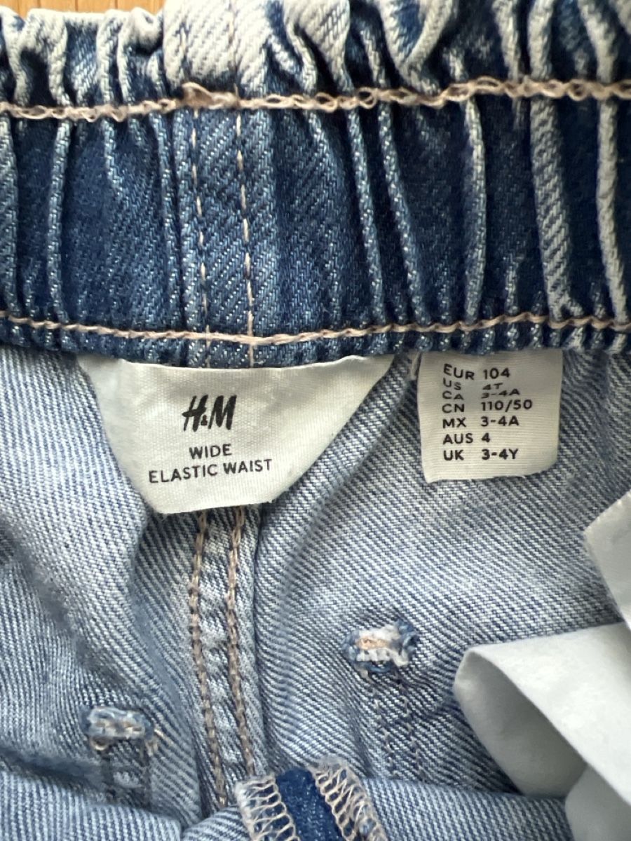 H&M Pantaloni: Weite Jeans H&M Grösse 104 – Usato da Recherswil venduto da ch0_y9gb 1