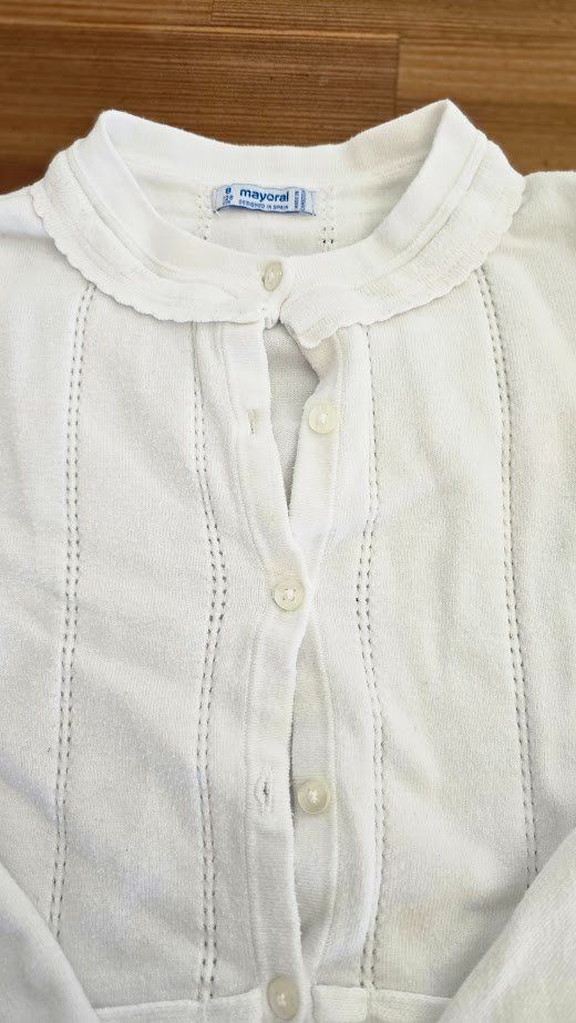 Mayoral Vestes & Manteaux: Mayoral Strickjacke Gr. 128, weiss – D'occasion à Meggen par Scollection
