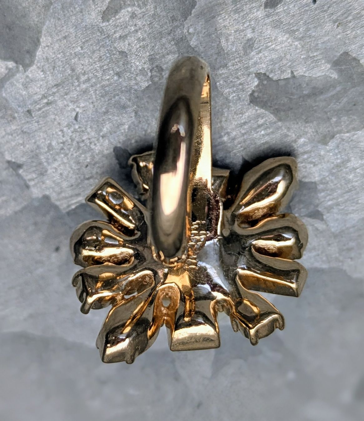 Anelli: Une bague ornée de fleurs chatoyantes – Usato da Genève venduto da qxx_8css 3