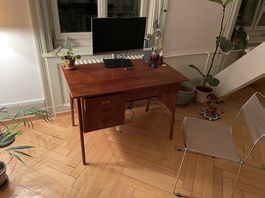 Schöner Teak Schreibtisch