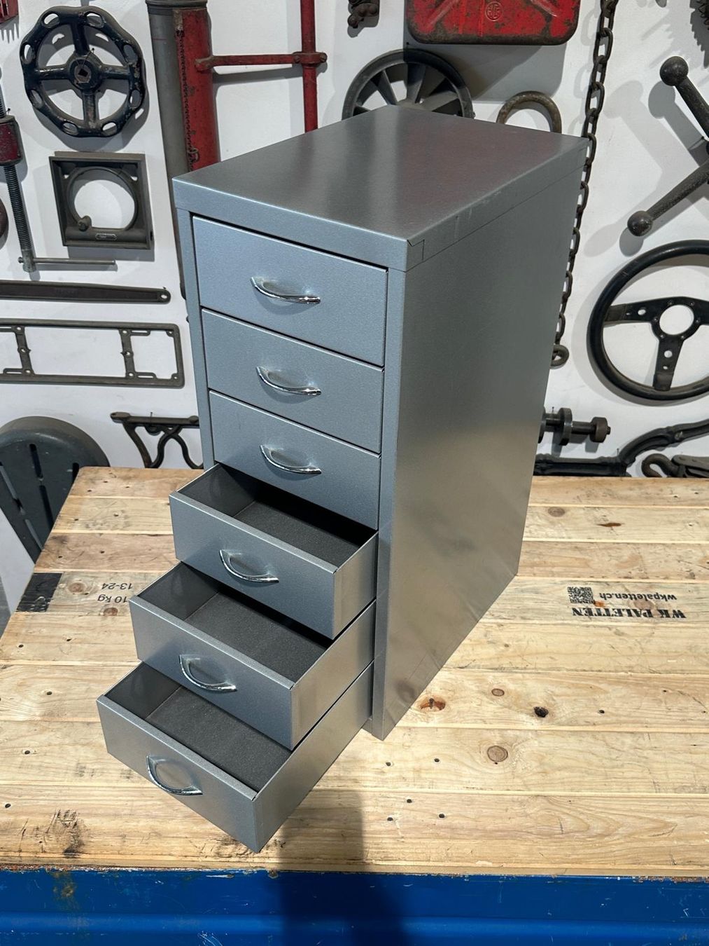 Armadi: Blechschrank, Schubladenstock, Korpus – Usato da Luzern venduto da Fracht-Design.ch 1