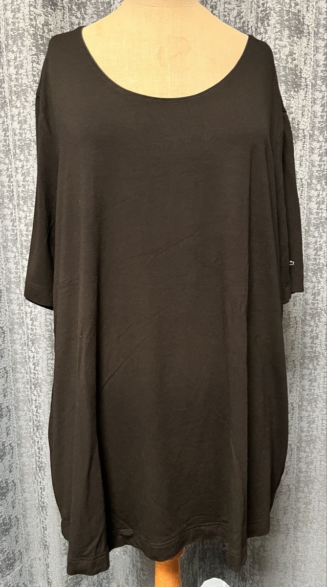 T-Shirts: Schwarzes bequemes Shirt, Grösse 50 – Gebraucht aus Eglisau von regulmei