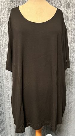 Schwarzes bequemes Shirt, Grösse 50