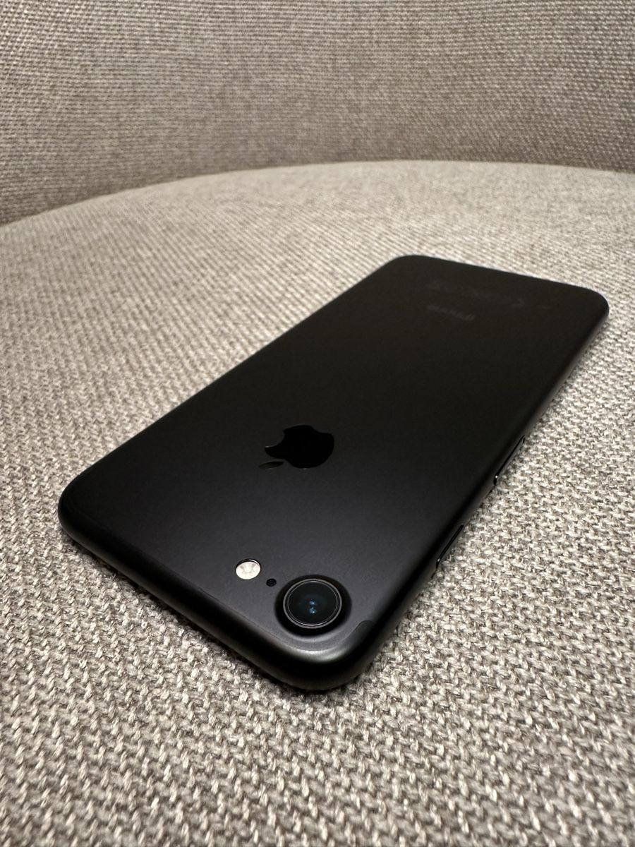Apple Telefoni cellulari / Smartphones: iPhone 7 schwarz – Usato da Hägendorf venduto da neon09 1