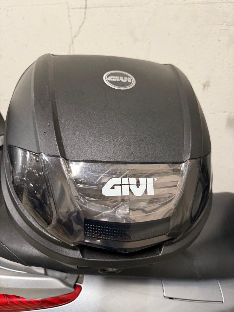 Givi Topcases: GIVI TopCase – D'occasion à Zürich par haroun11